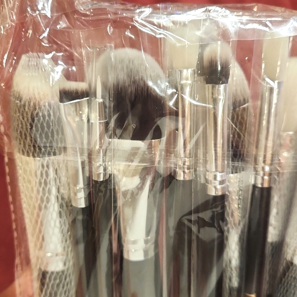 15 makeup brushes - Picture 6 of 8
